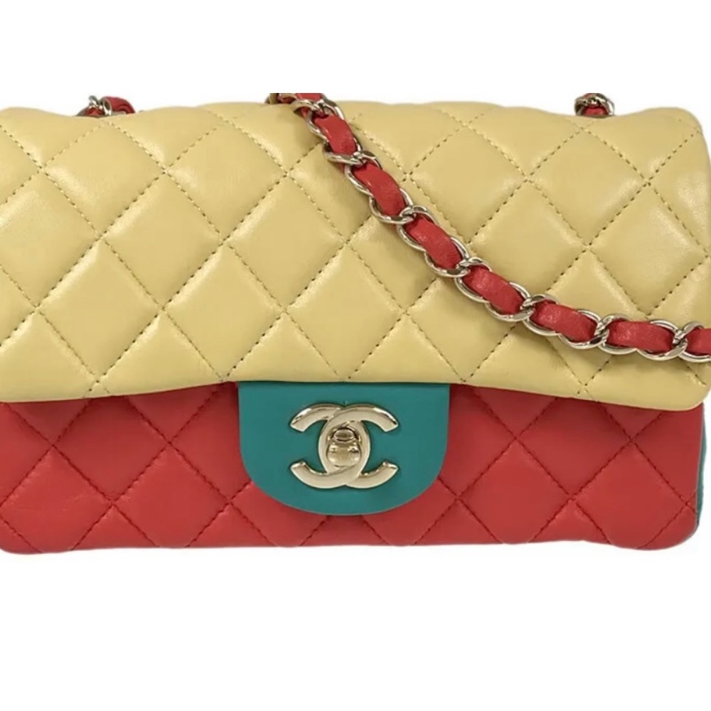 Chanel matrassie block color omg worn once had everyone looking at this stunner